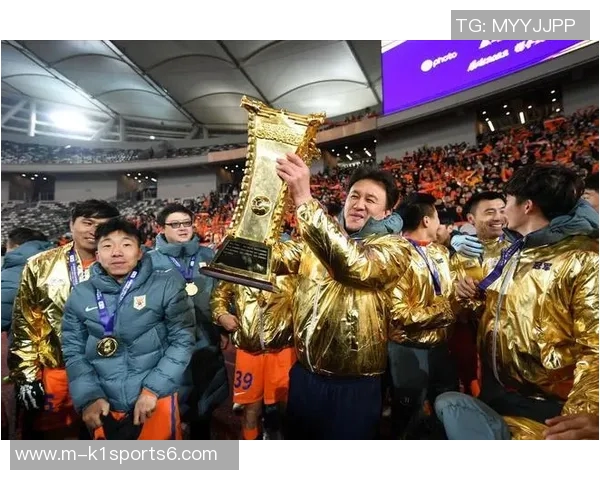 足球超级杯巅峰对决揭幕明星球员齐聚一堂争夺荣耀与胜利